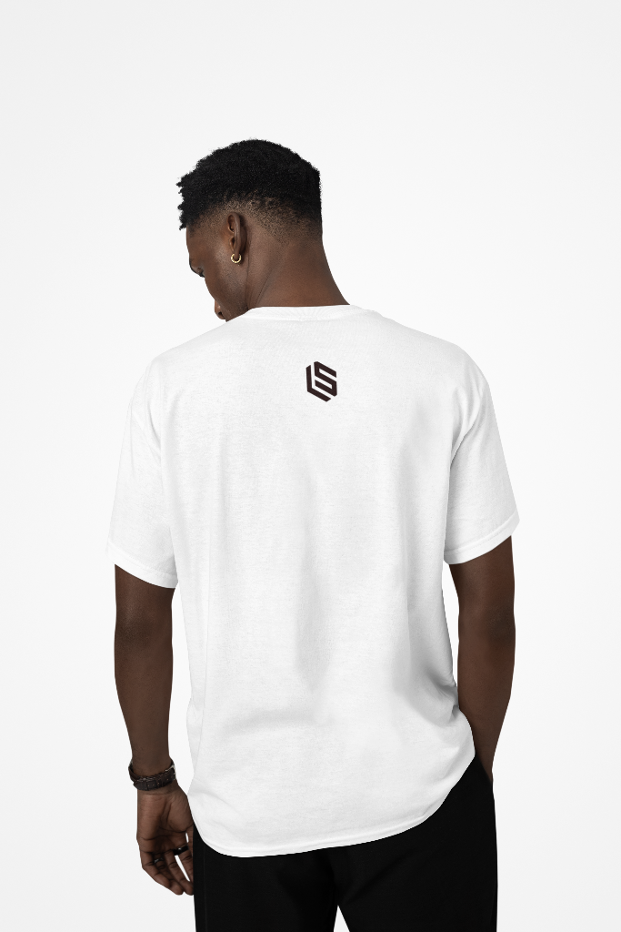 Parte trasera de camiseta blanca estilo streetwear ropa online