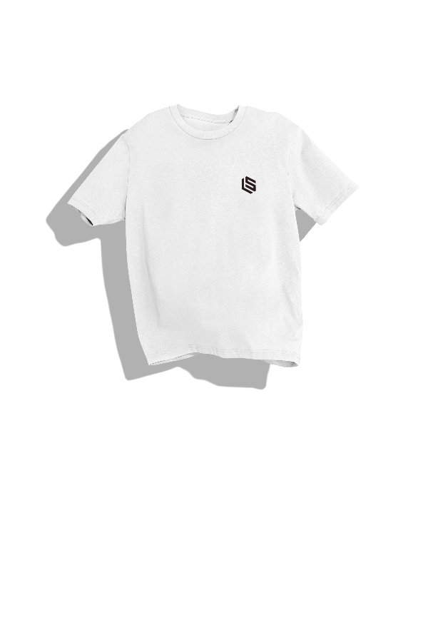 Camiseta blanca con logo de lander studio en negro, estilo oversized manga corta